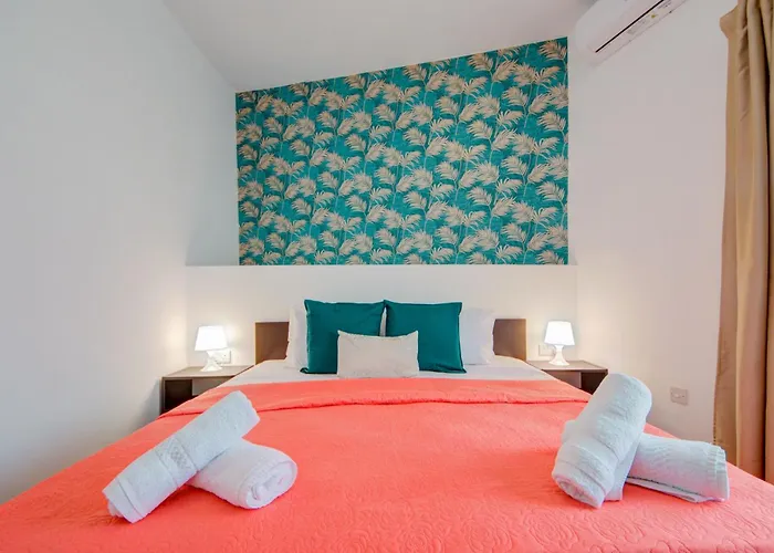 Sliema Exclusive 4-Bedroom Side Seaviews Apartments By Shortletsmalta