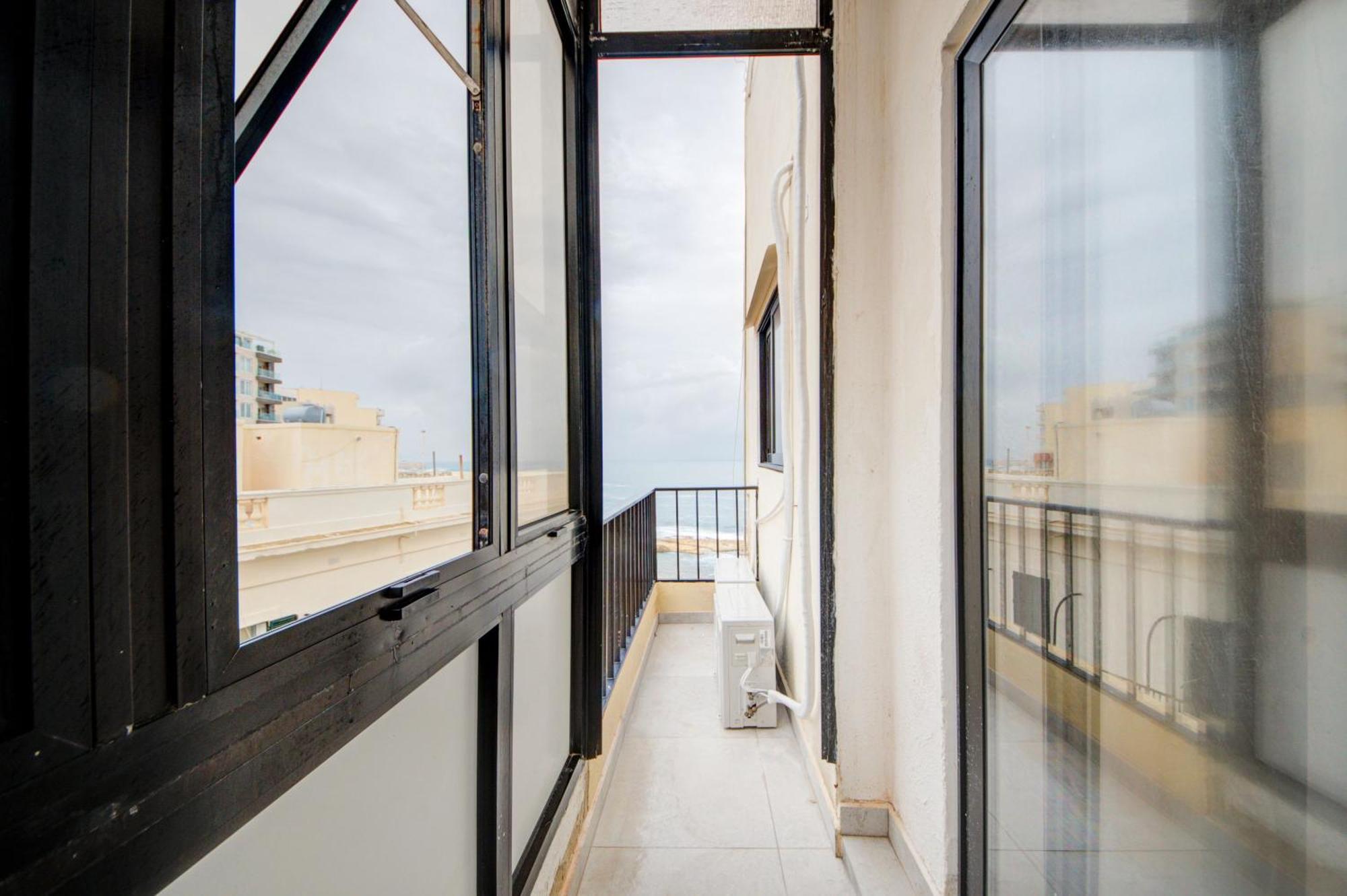 Exclusive 4-bedroom Side Seaviews By Shortletsmalta
