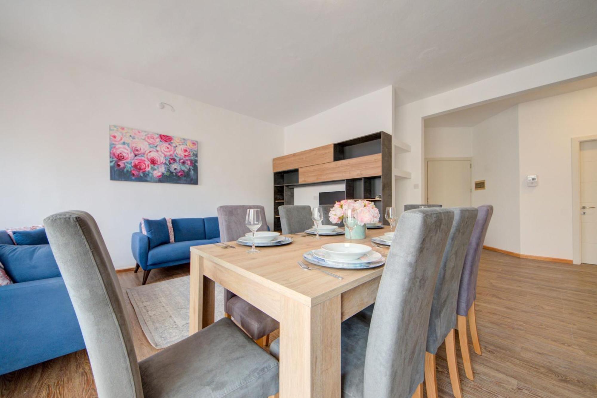 Exclusive 4-bedroom Side Seaviews By Shortletsmalta *