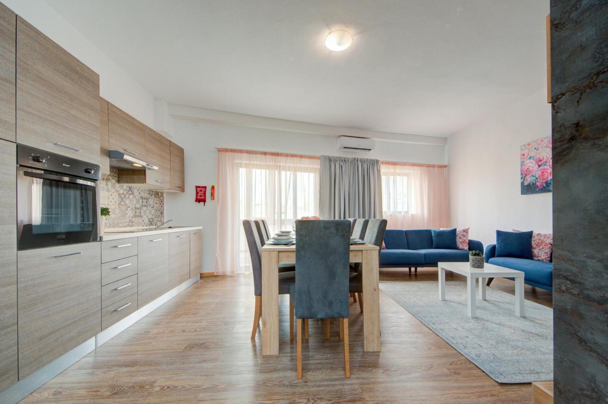 Exclusive 4-bedroom Side Seaviews By Shortletsmalta Sliema