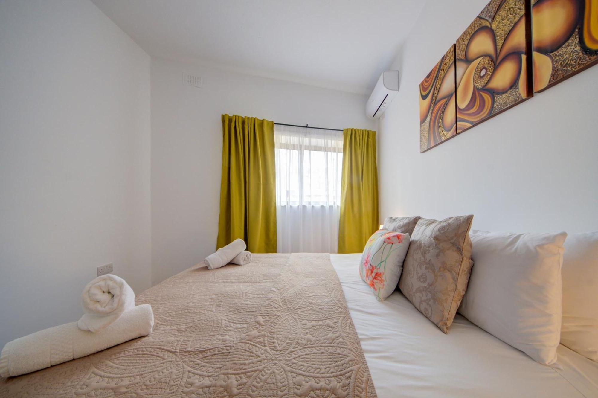Exclusive 4-bedroom Side Seaviews By Shortletsmalta Appartement *